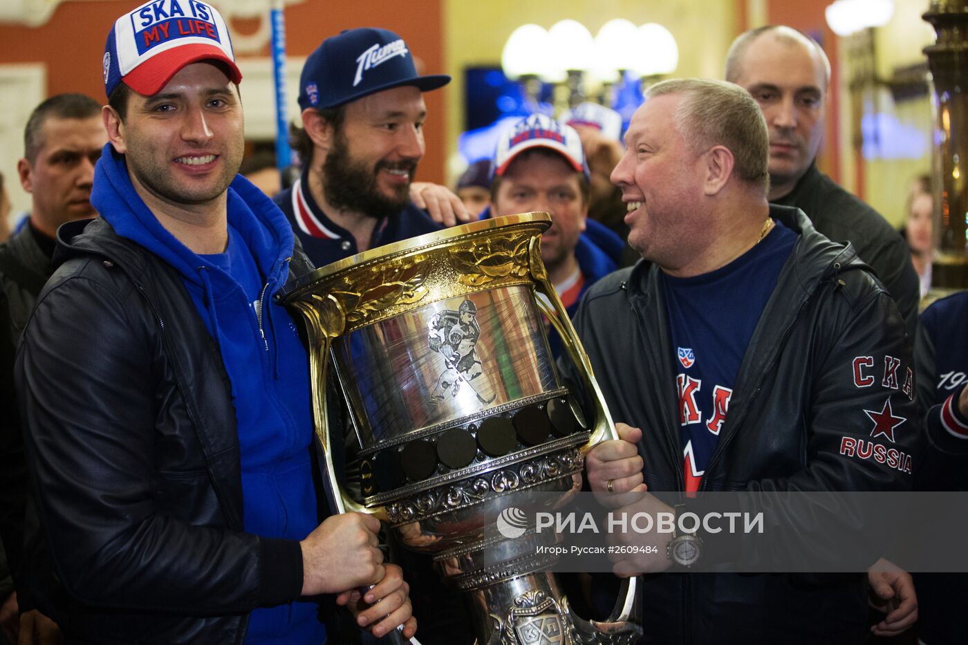 Встреча хоккеистов СКА в Санкт-Петербурге