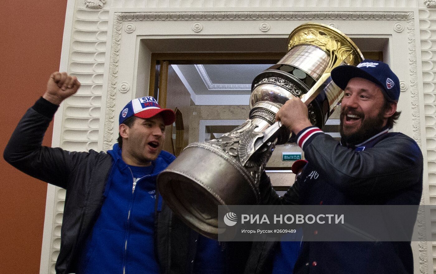 Встреча хоккеистов СКА в Санкт-Петербурге