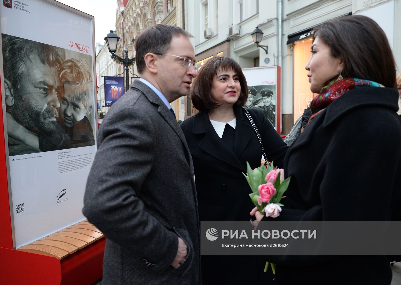 Открытие уличной фотовыставки "Лица Победы" в Москве