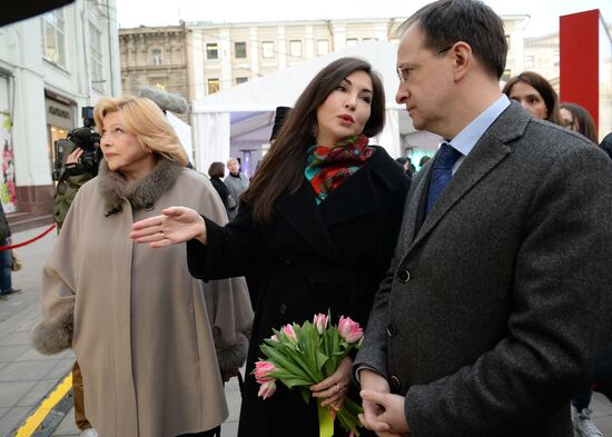 Открытие уличной фотовыставки "Лица Победы" в Москве