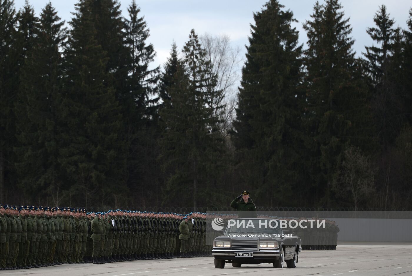 Совместная тренировка пеших и механизированных колонн к Параду Победы