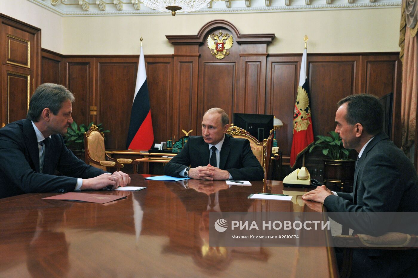 Президент России В.Путин провел встречу c губернатором Краснодарского края А.Ткачевым