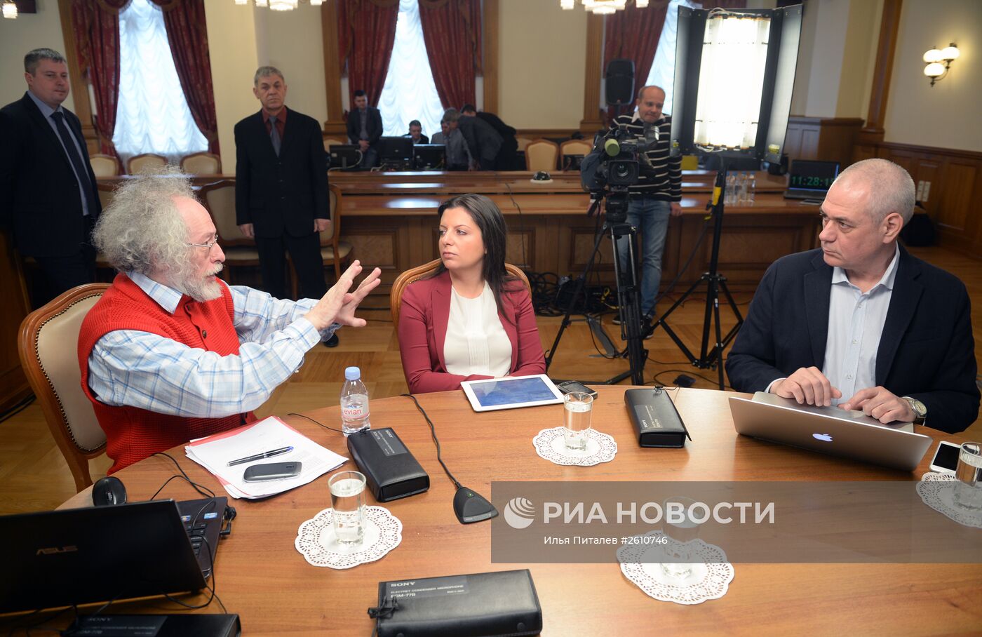 Интервью главы МИД РФ С.Лаврова радиостанциям "Спутник", "Эхо Москвы" и "Говорит Москва"