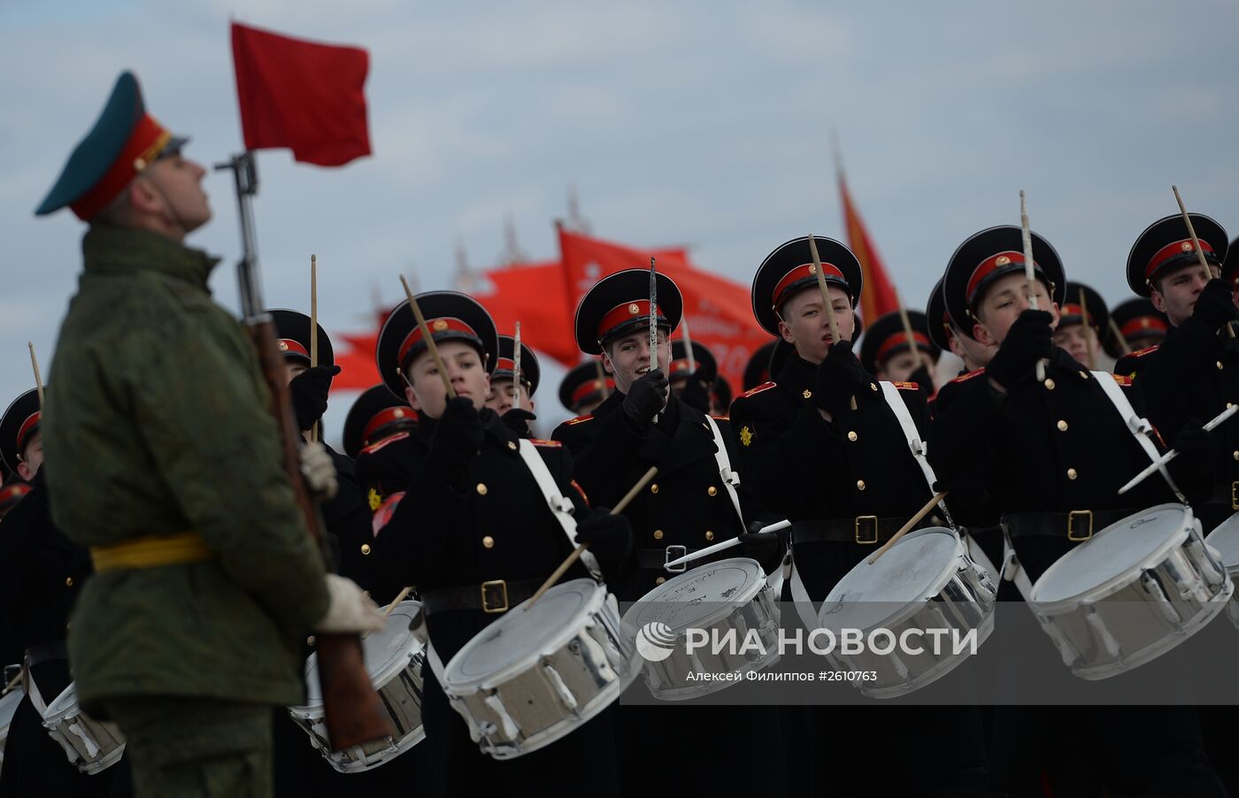 Совместная тренировка пеших и механизированных колонн к Параду Победы