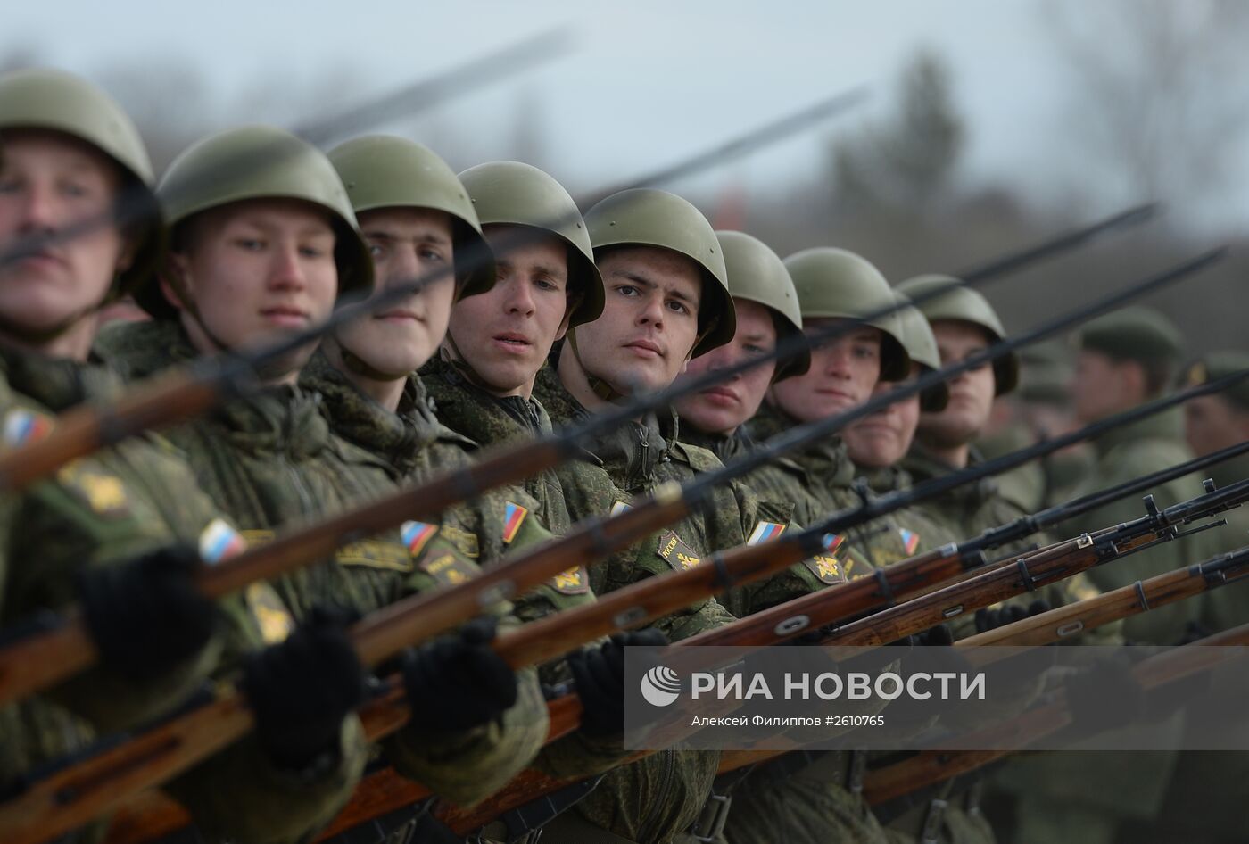 Совместная тренировка пеших и механизированных колонн к Параду Победы