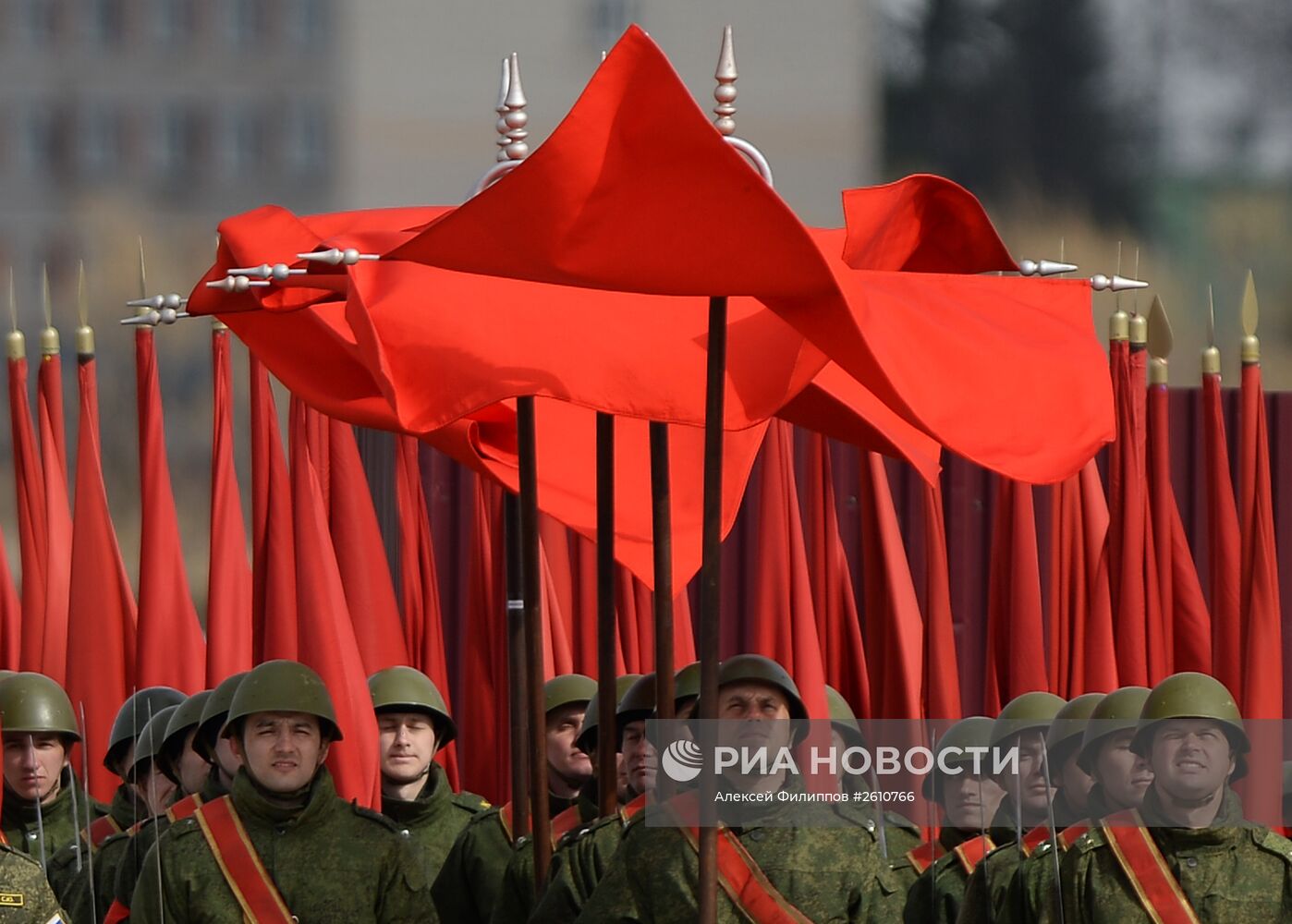 Совместная тренировка пеших и механизированных колонн к Параду Победы