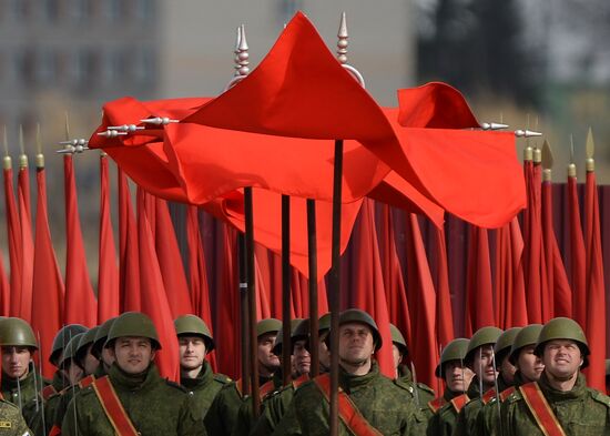 Совместная тренировка пеших и механизированных колонн к Параду Победы