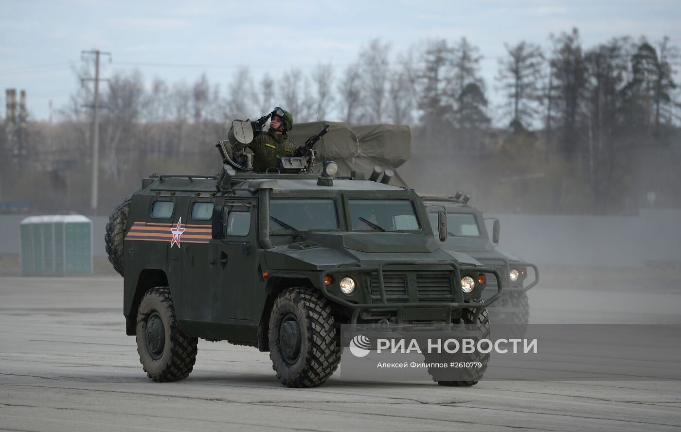 Совместная тренировка пеших и механизированных колонн к Параду Победы