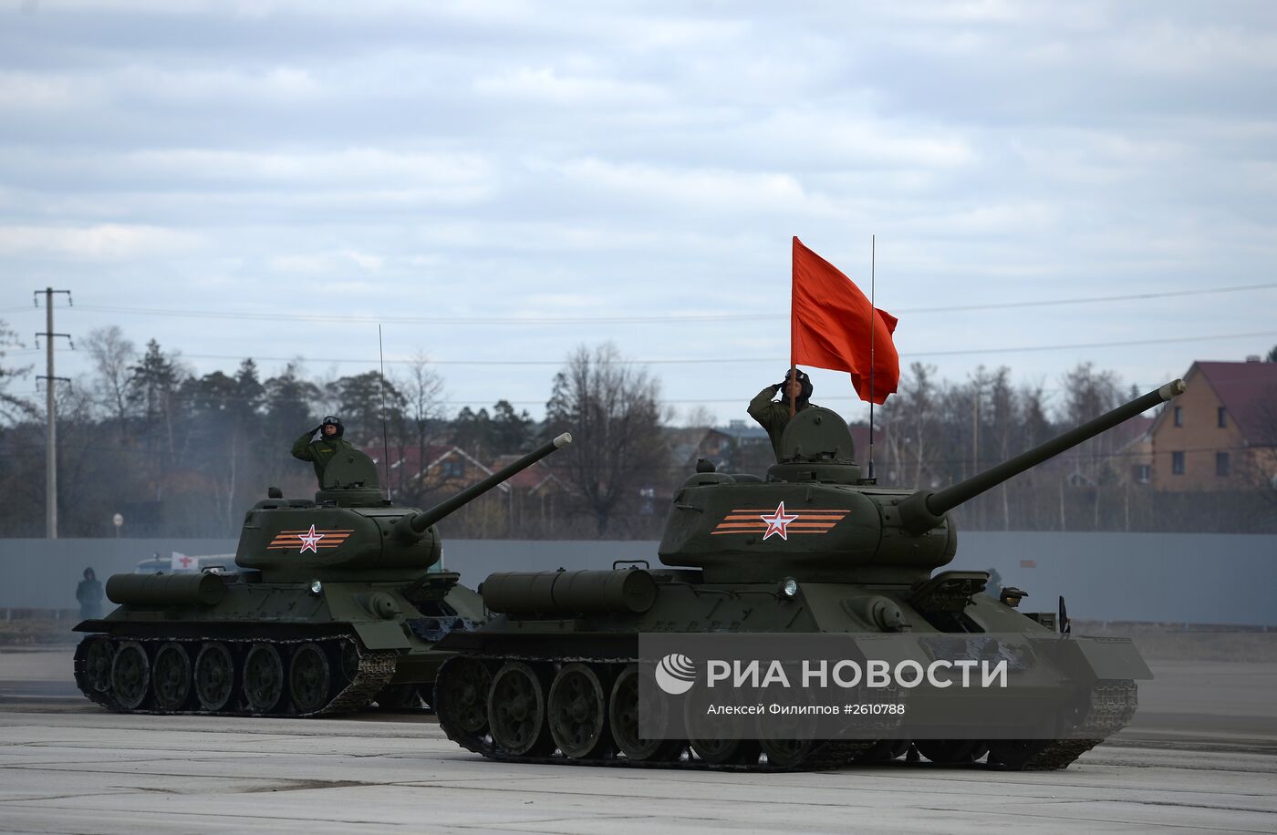 Совместная тренировка пеших и механизированных колонн к Параду Победы