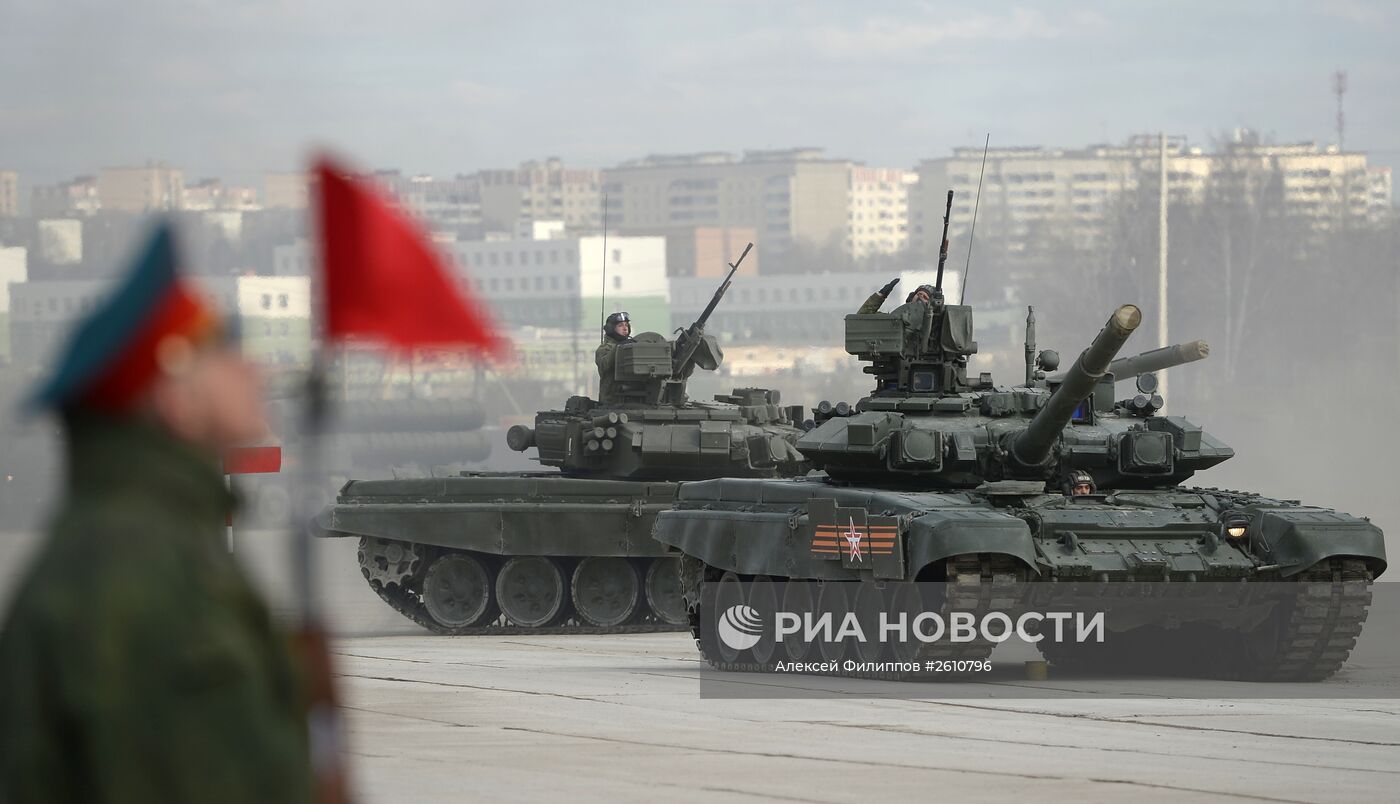 Совместная тренировка пеших и механизированных колонн к Параду Победы