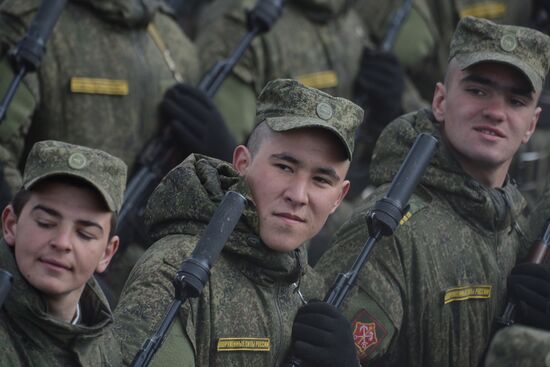 Совместная тренировка пеших и механизированных колонн к Параду Победы