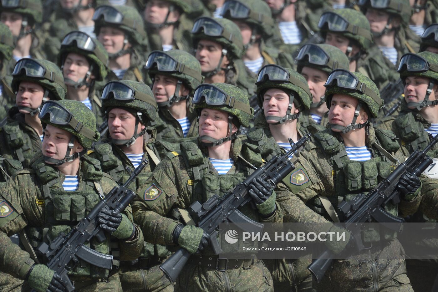 Совместная тренировка пеших и механизированных колонн к Параду Победы