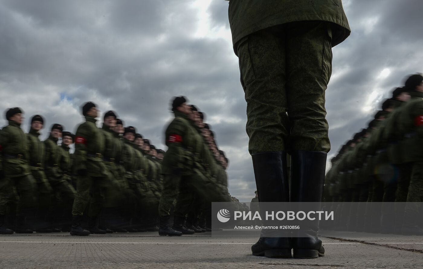 Совместная тренировка пеших и механизированных колонн к Параду Победы