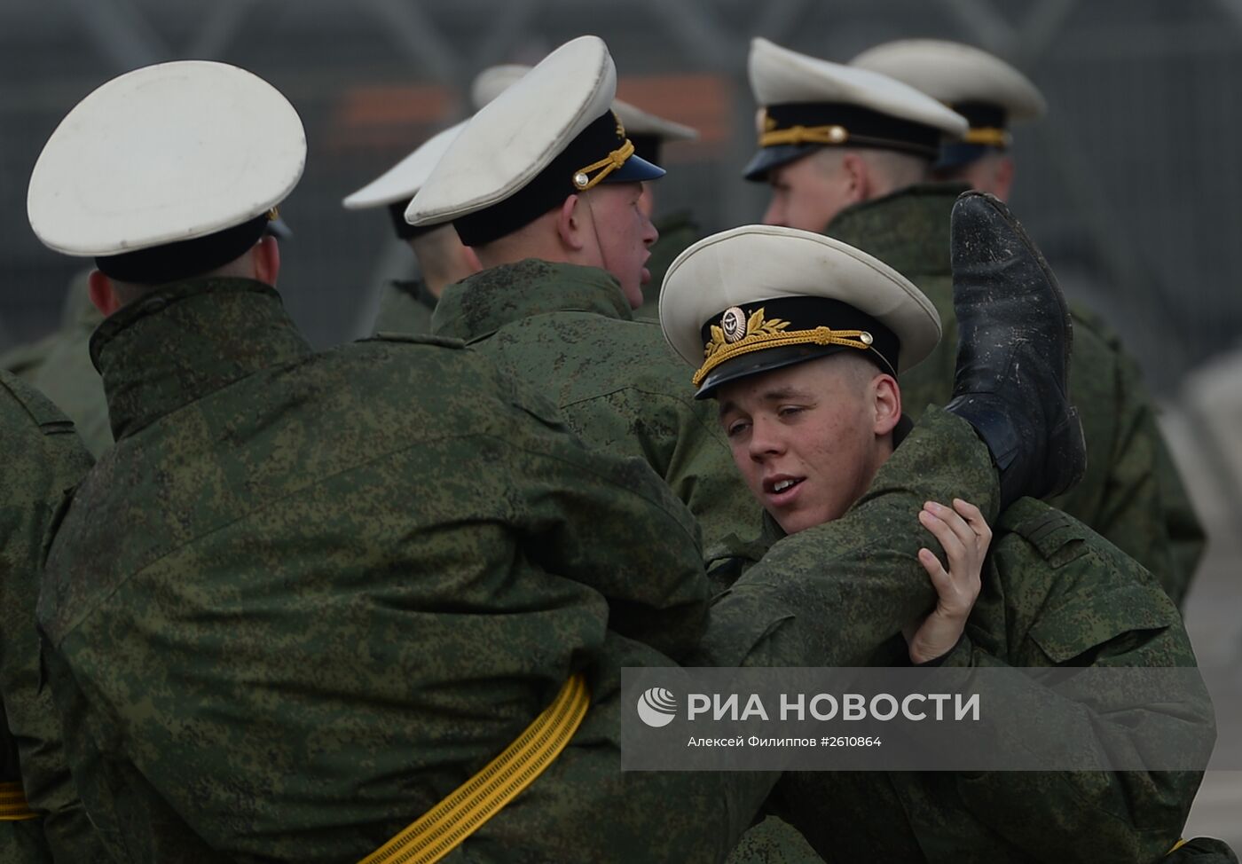 Совместная тренировка пеших и механизированных колонн к Параду Победы