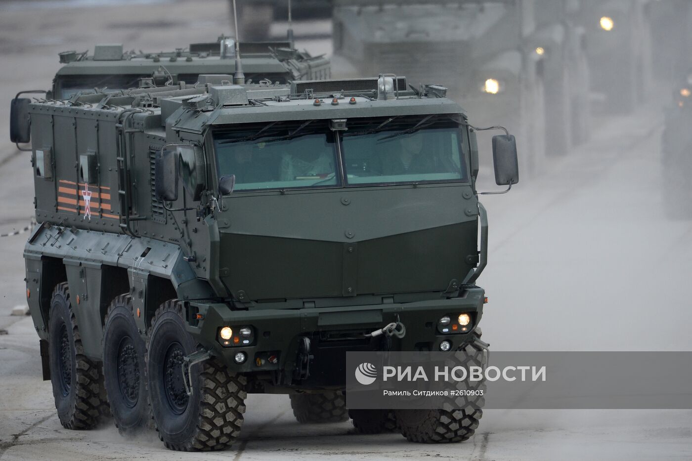 Совместная тренировка пеших и механизированных колонн к Параду Победы