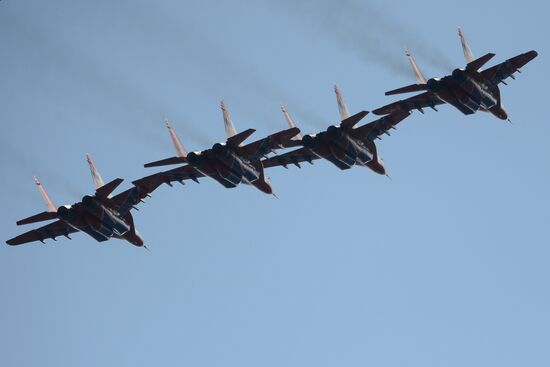 Совместная тренировка пеших и механизированных колонн к Параду Победы