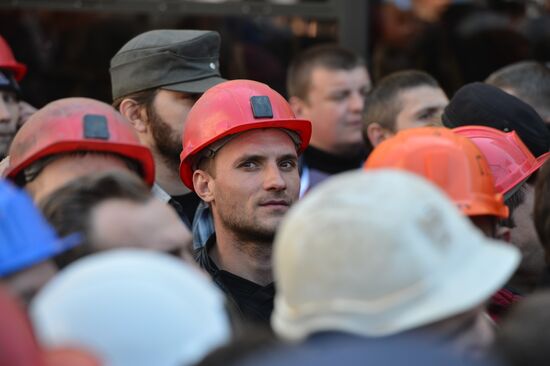 Акция протеста шахтеров у здания Верховной рады Украины