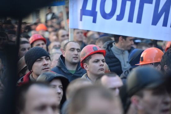 Акция протеста шахтеров у здания Верховной рады Украины