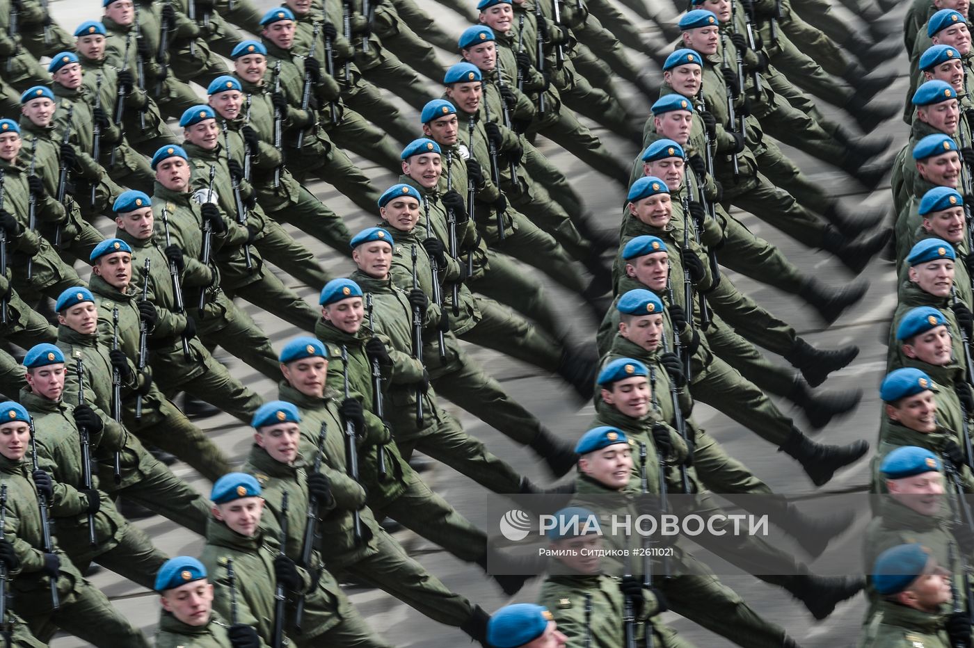Совместная тренировка пеших и механизированных колонн к Параду Победы
