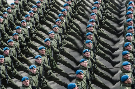 Совместная тренировка пеших и механизированных колонн к Параду Победы