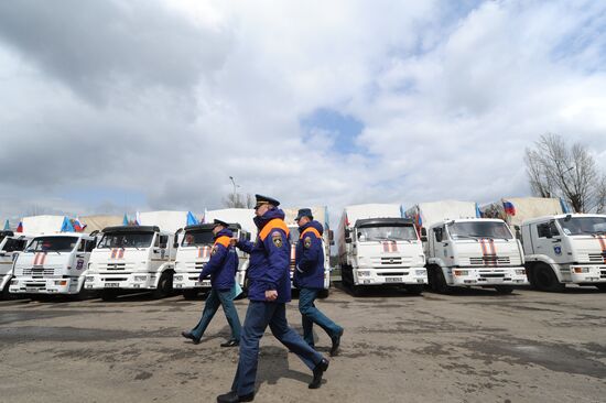 Формирование очередного гуманитарного конвоя в Ростовской области