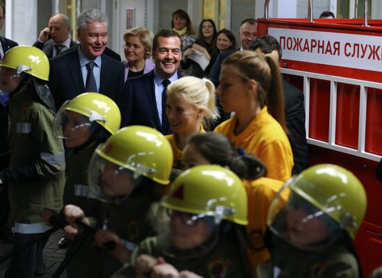 Премьер-министр РФ Д.Медведев посетил детский город мастеров "Мастерславль"