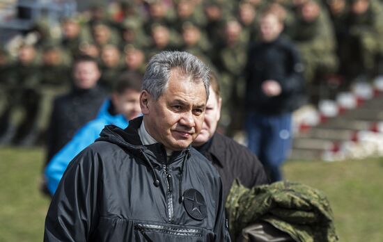 Министр обороны РФ С.Шойгу открыл сезон военно-спортивной игры "Гонка героев" в Алабино