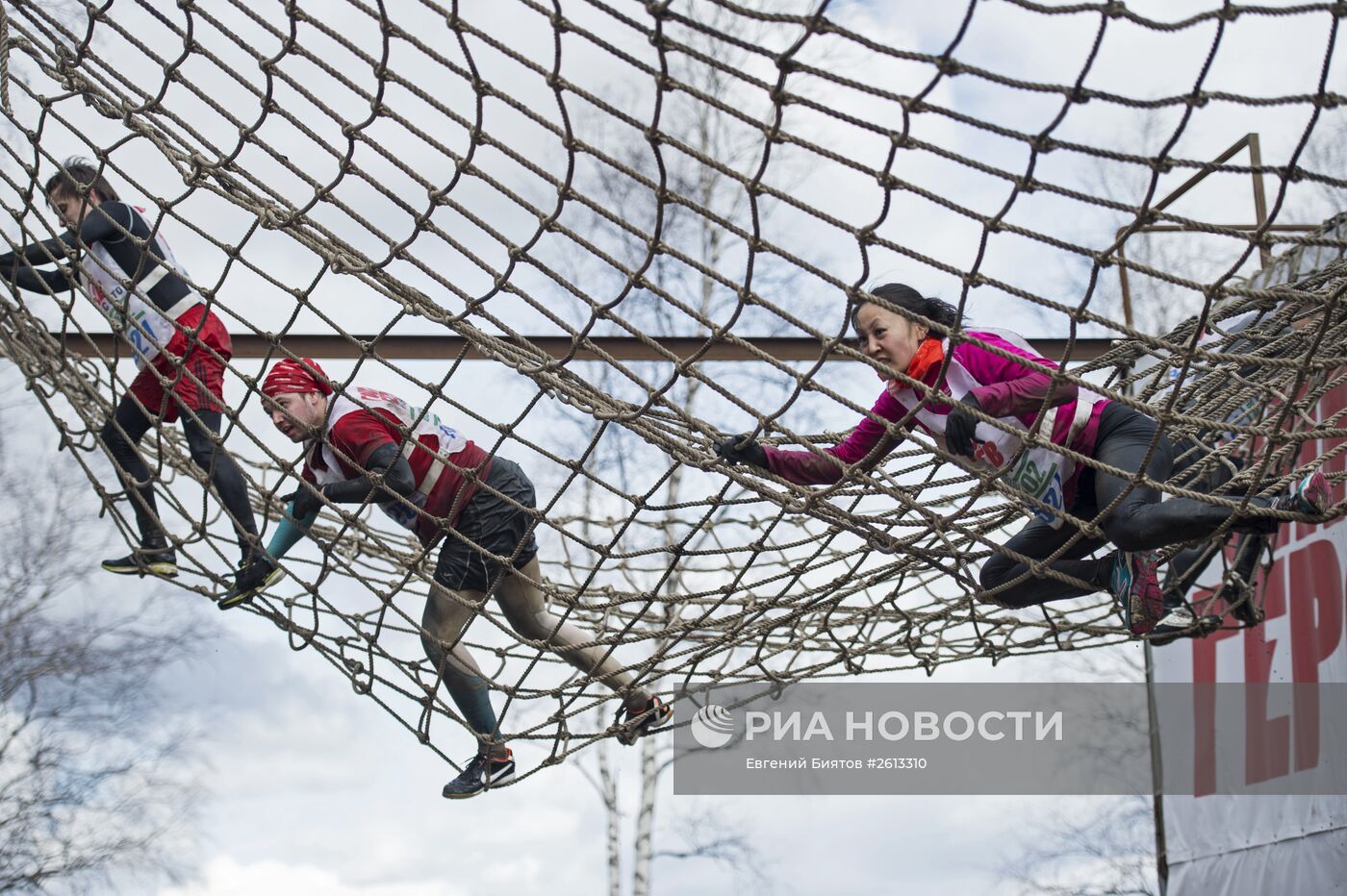 Министр обороны РФ С.Шойгу открыл сезон военно-спортивной игры "Гонка героев" в Алабино