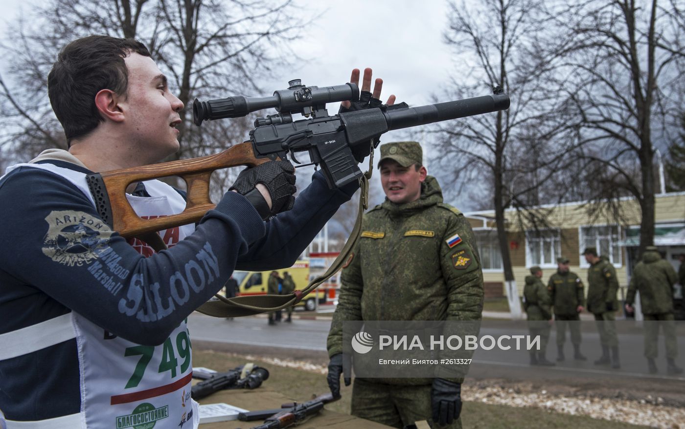 Министр обороны РФ С.Шойгу открыл сезон военно-спортивной игры "Гонка героев" в Алабино