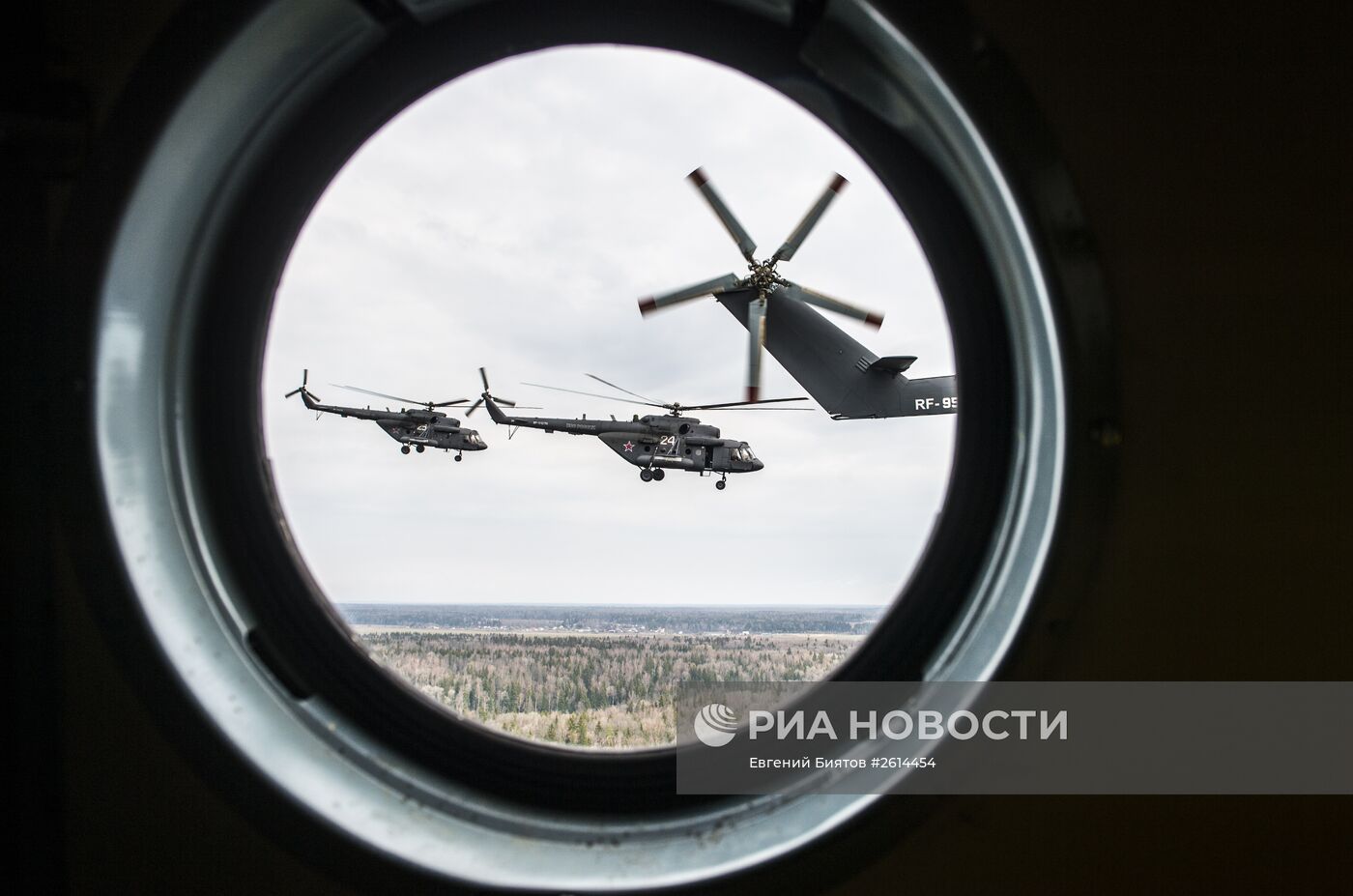 Подготовка воздушной части военного парада в честь 70-й годовщины Победы в Великой Отечественной войне