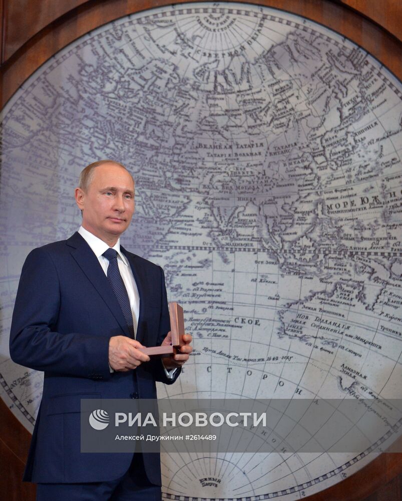 Рабочая поездка президента России В.Путина в Северо-Западный федеральный округ