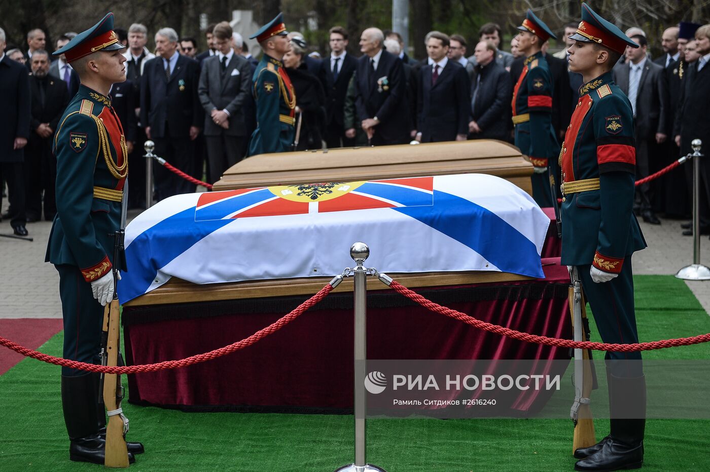 Захоронение праха великого князя Николая Романова и его супруги