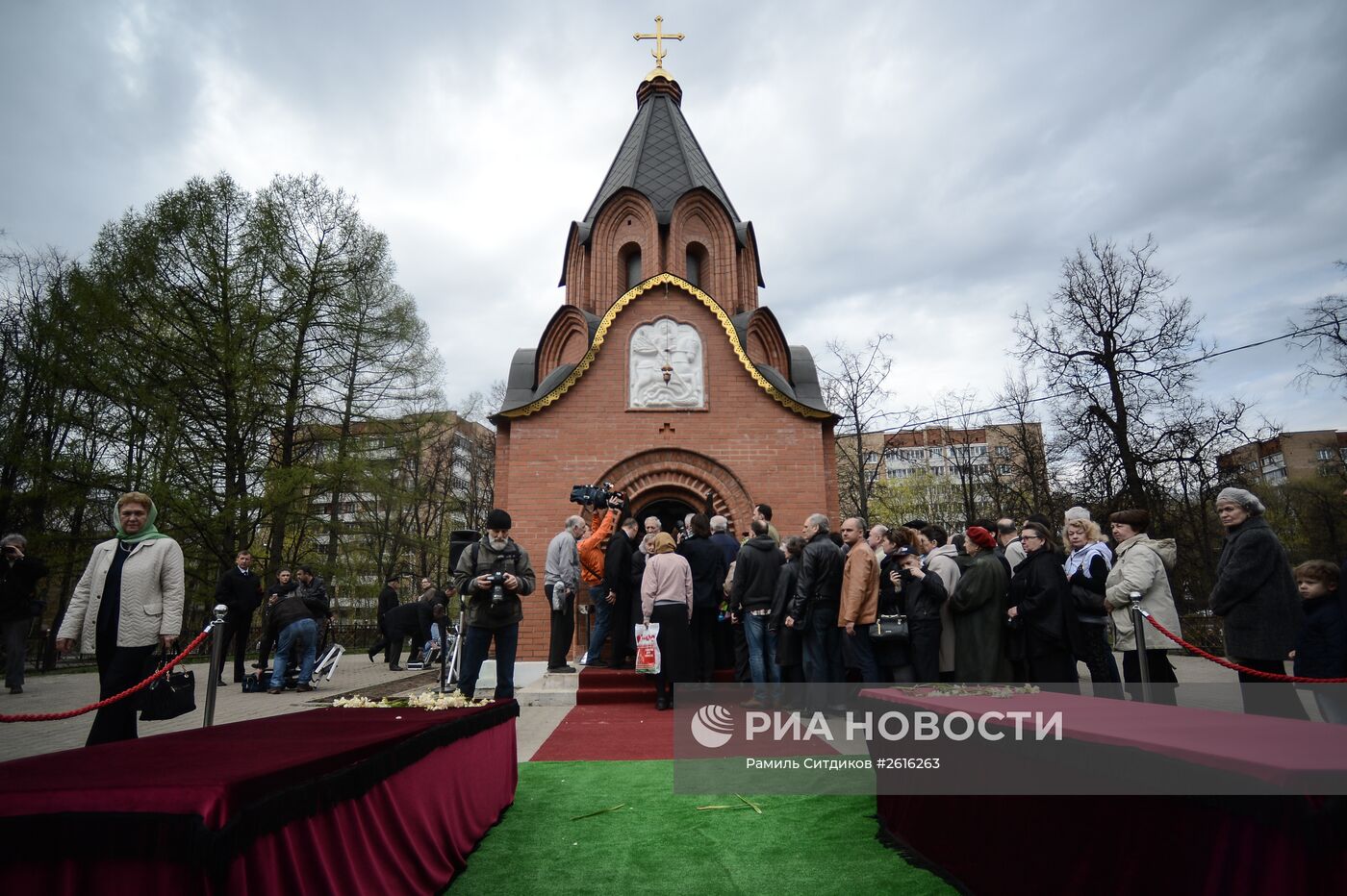 Захоронение праха великого князя Николая Романова и его супруги
