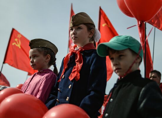 Первомайские шествия в регионах России