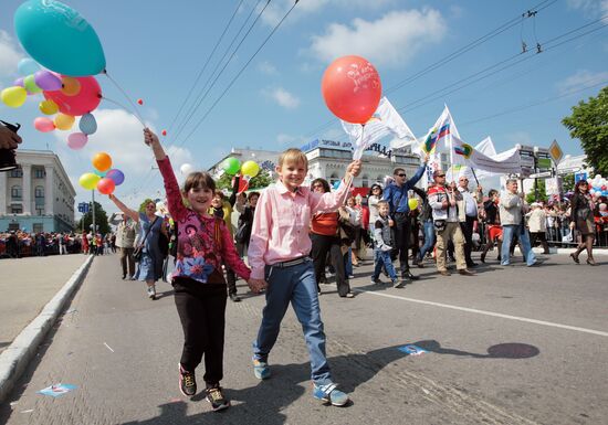 Первомайские шествия в регионах России