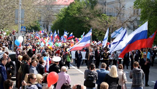 Первомайские шествия в регионах России