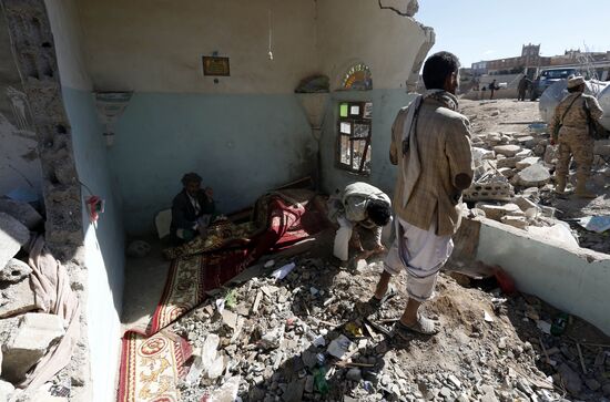 Последствия авианалета ВВС коалиции во главе с Саудовской Аравией в столице Йемена Сане