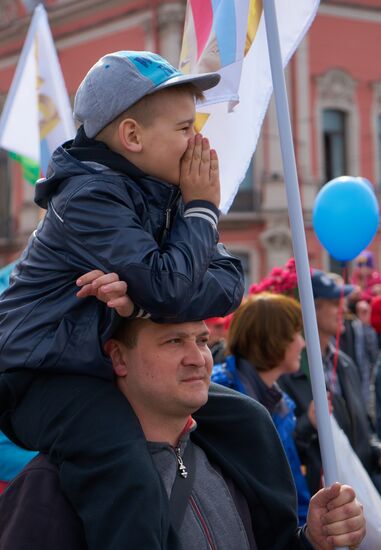 Первомайские шествия в регионах России