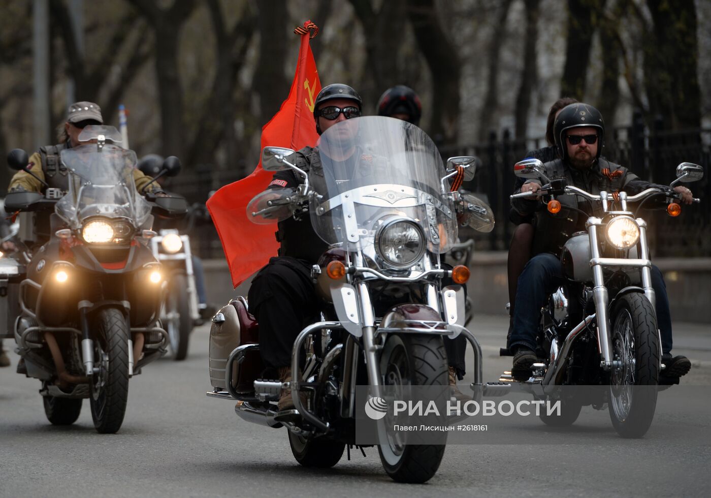Участники мотопробега клуба "Ночные волки" в Екатеринбурге