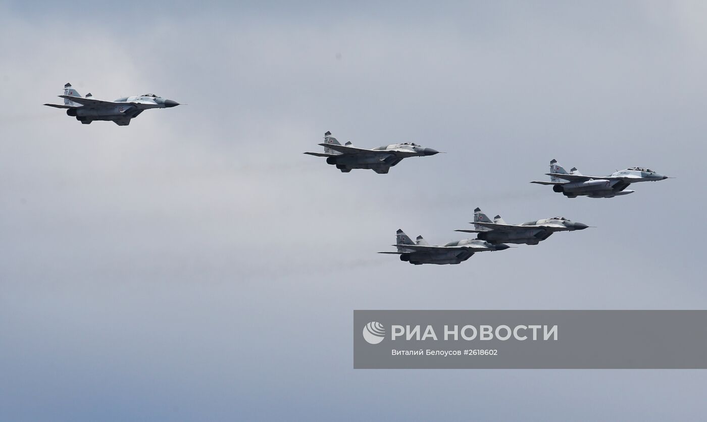 Репетиция воздушной части военного парада в Москве в ознаменование 70-летия Победы в Великой Отечественной войне 1941-1945 годов