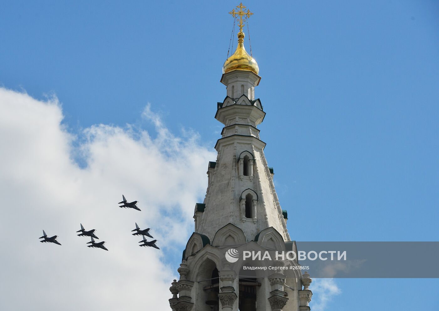 Репетиция воздушной части военного парада в Москве в ознаменование 70-летия Победы в Великой Отечественной войне 1941-1945 годов