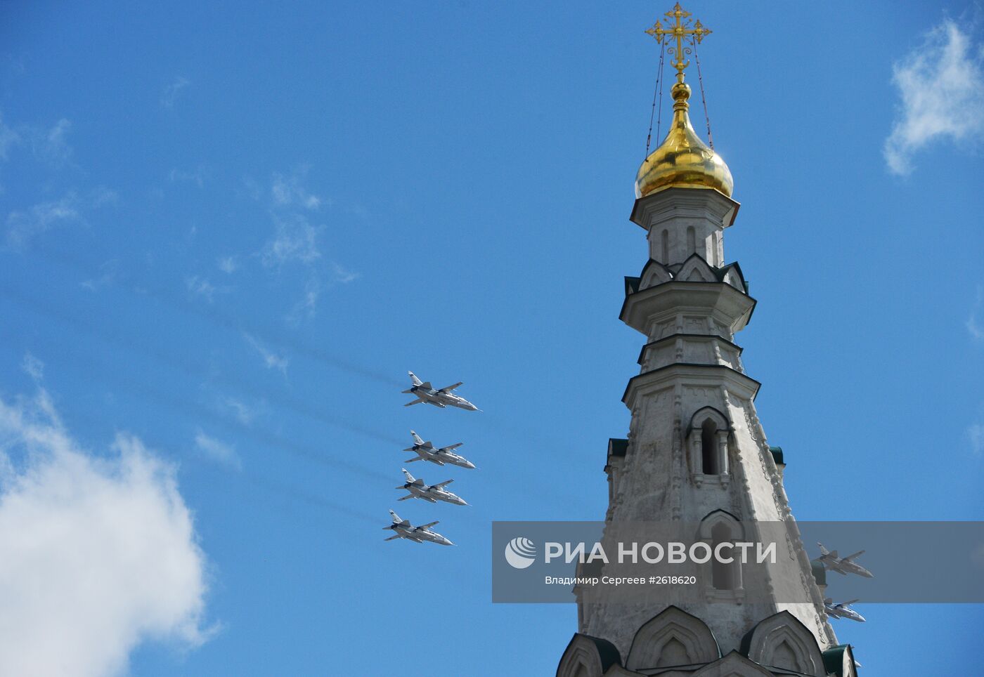 Репетиция воздушной части военного парада в Москве в ознаменование 70-летия Победы в Великой Отечественной войне 1941-1945 годов
