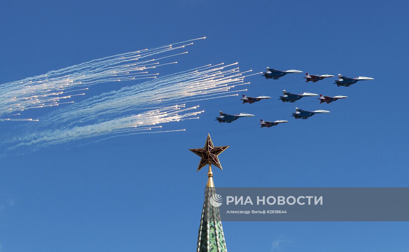 Репетиция воздушной части военного парада в Москве в ознаменование 70-летия Победы в Великой Отечественной войне 1941-1945 годов