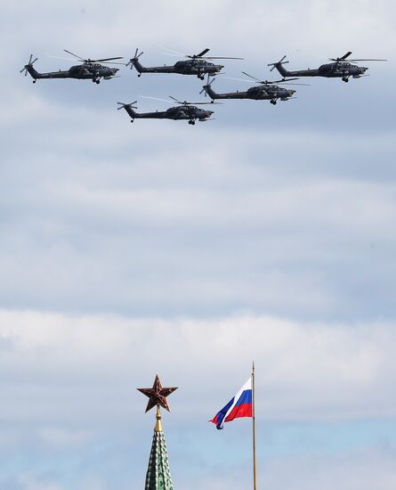 Репетиция воздушной части военного парада в Москве в ознаменование 70-летия Победы в Великой Отечественной войне 1941-1945 годов