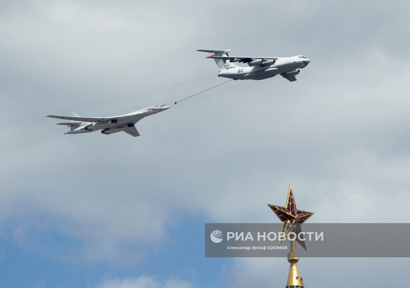 Репетиция воздушной части военного парада в Москве в ознаменование 70-летия Победы в Великой Отечественной войне 1941-1945 годов