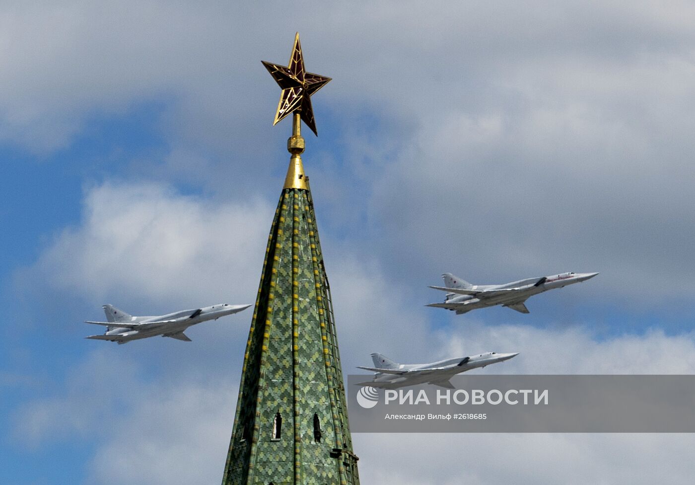 Репетиция воздушной части военного парада в Москве в ознаменование 70-летия Победы в Великой Отечественной войне 1941-1945 годов