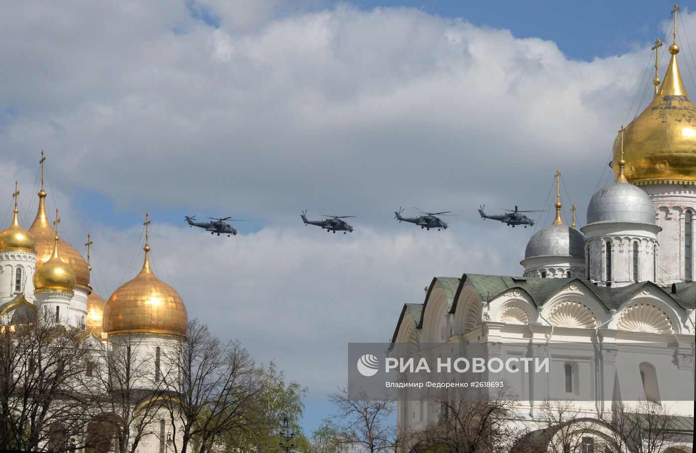 Репетиция воздушной части военного парада в Москве в ознаменование 70-летия Победы в Великой Отечественной войне 1941-1945 годов