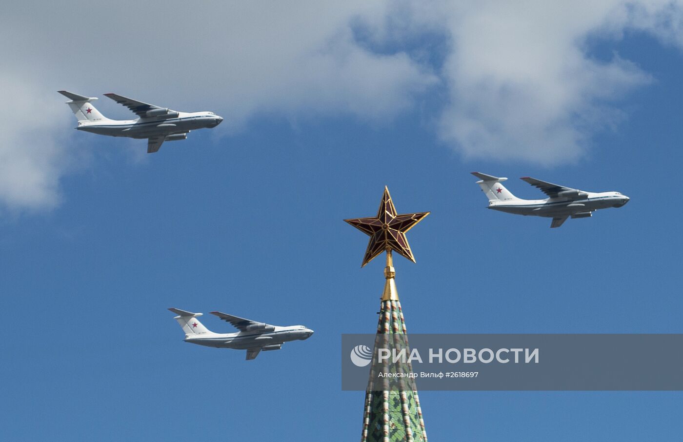 Репетиция воздушной части военного парада в Москве в ознаменование 70-летия Победы в Великой Отечественной войне 1941-1945 годов