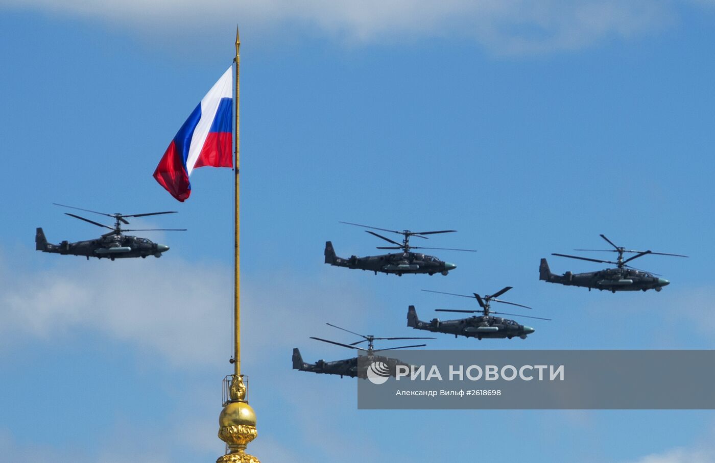 Репетиция воздушной части военного парада в Москве в ознаменование 70-летия Победы в Великой Отечественной войне 1941-1945 годов