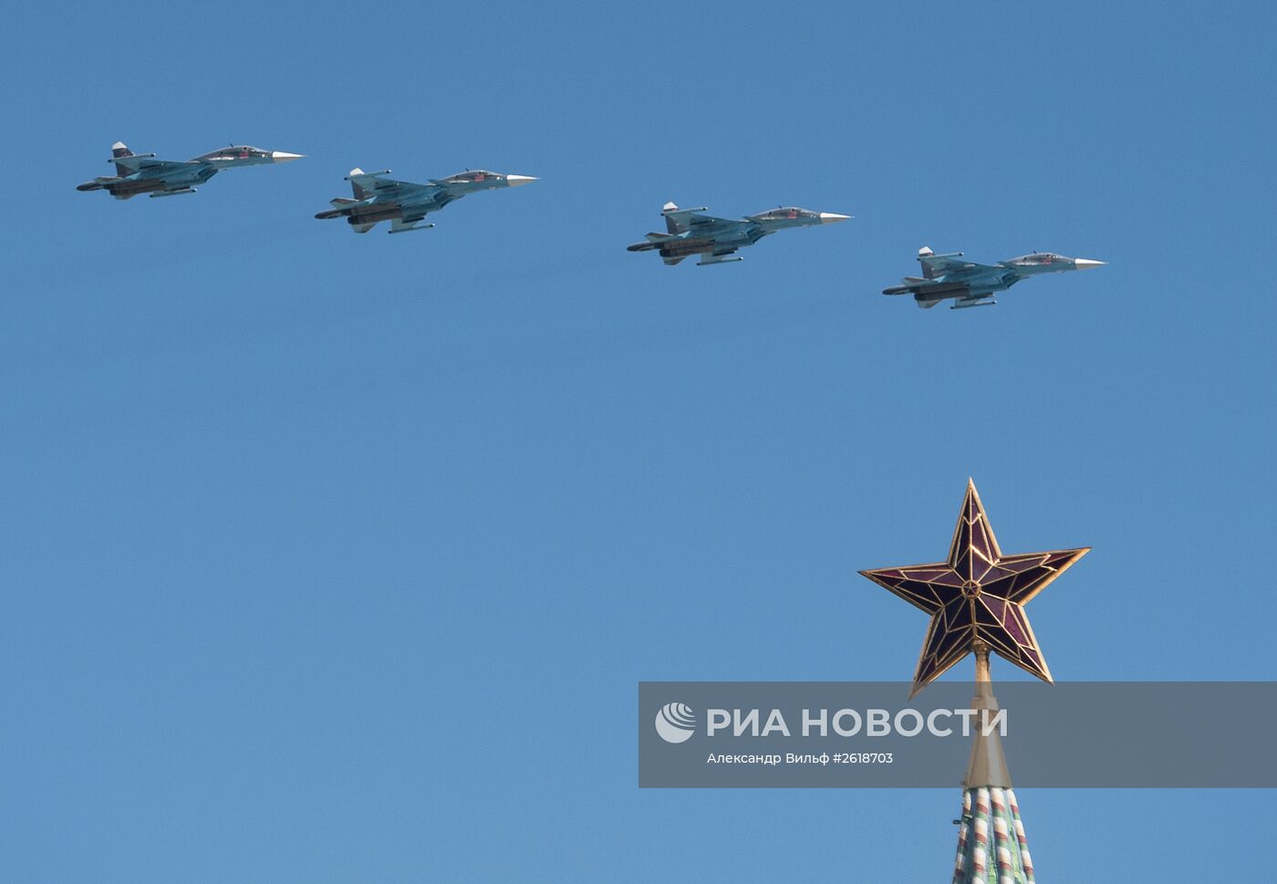 Репетиция воздушной части военного парада в Москве в ознаменование 70-летия Победы в Великой Отечественной войне 1941-1945 годов